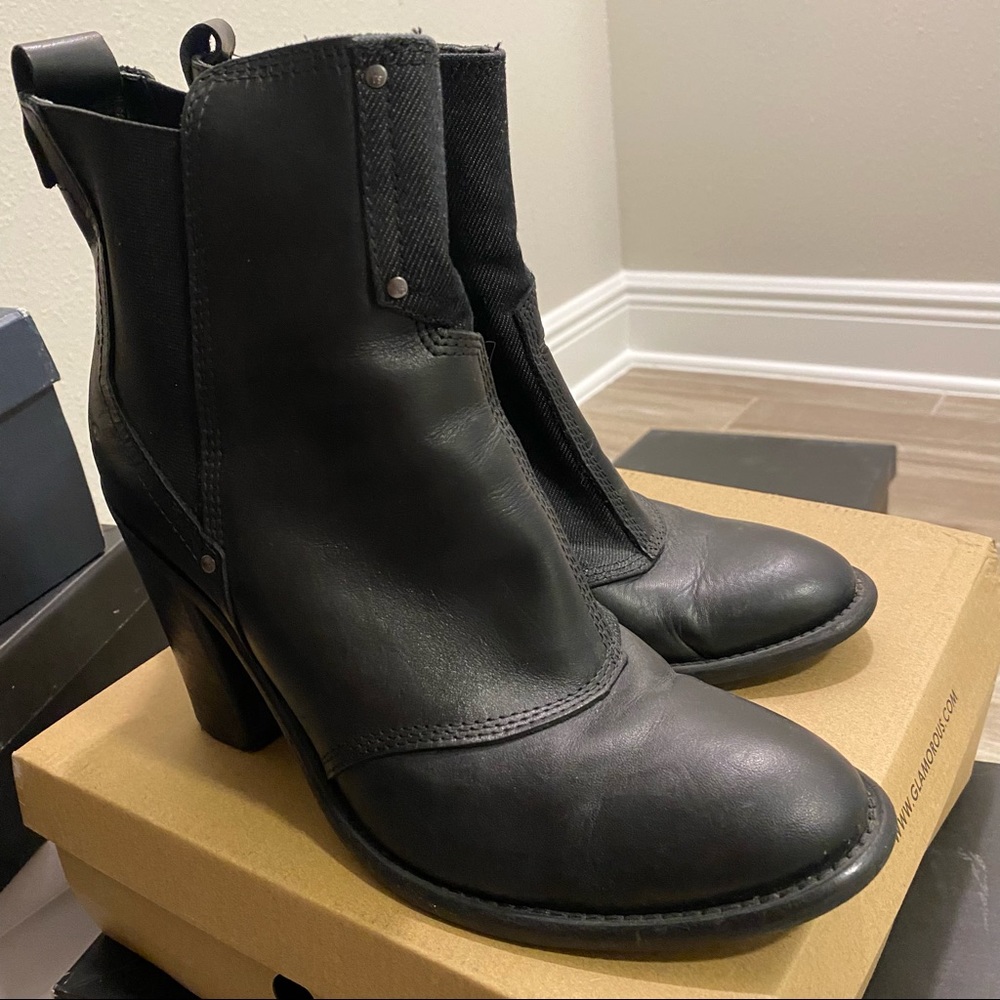 Leather ancle boots